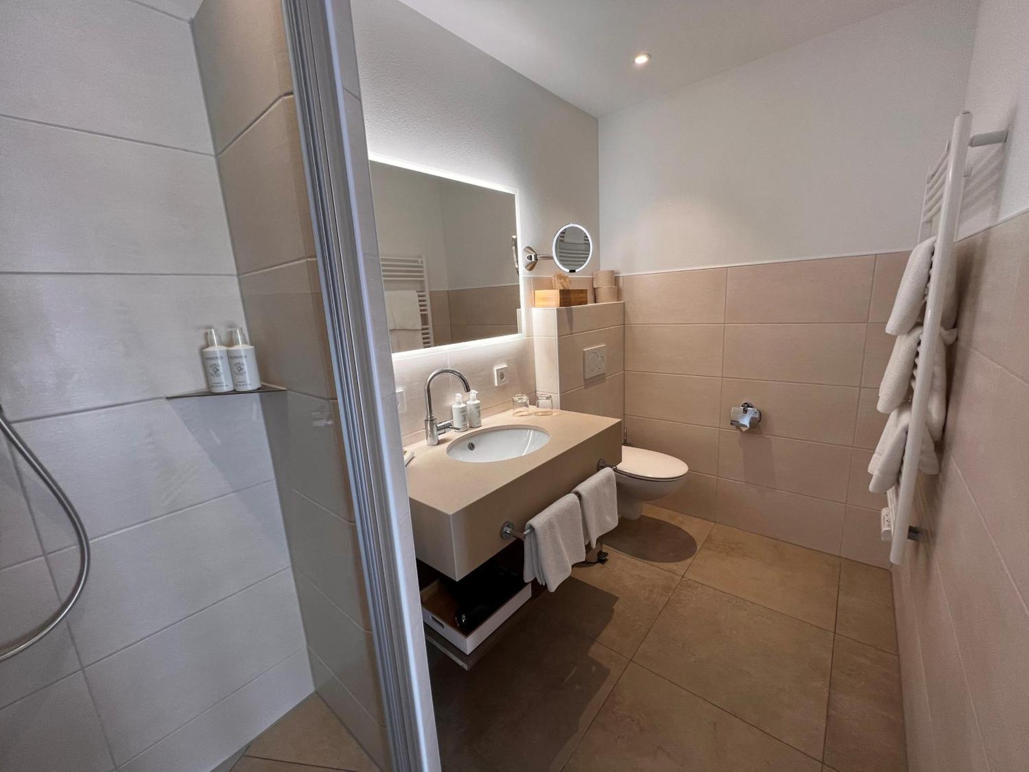 Adler Haeusern Gourmet & Spa Hotel מראה חיצוני תמונה